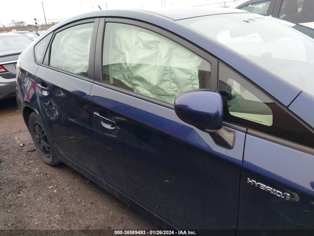 Toyota Prius Two 2015 JTDKN3DU6F0427345 Image 13