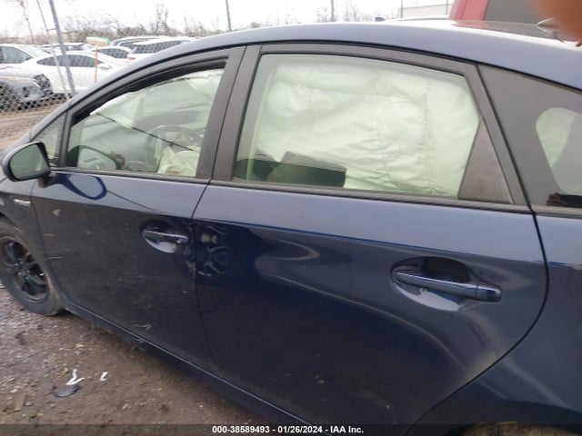 Toyota Prius Two 2015 JTDKN3DU6F0427345 Image 14