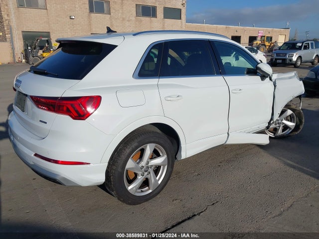 WA1BECF3XK1081352 Audi Q3 2.0t Premium