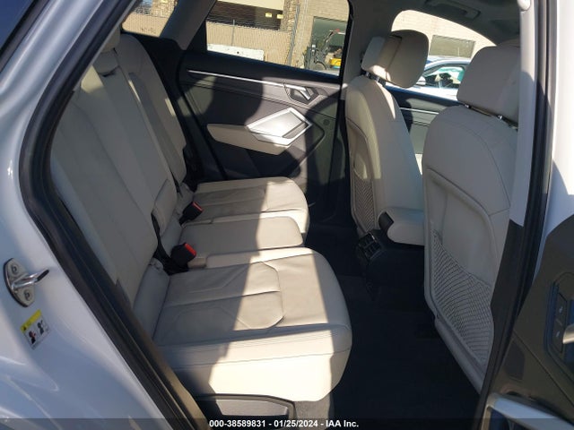 WA1BECF3XK1081352 Audi Q3 2.0t Premium