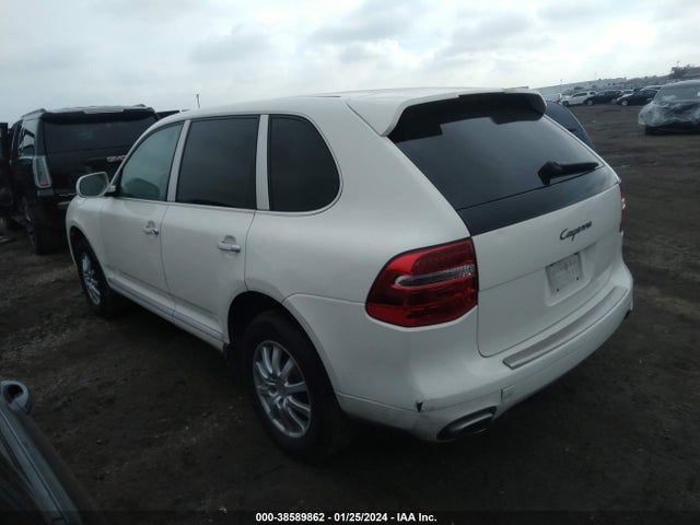 2010 PORSCHE CAYENNE WP1AA2AP4ALA07735 Photo 2