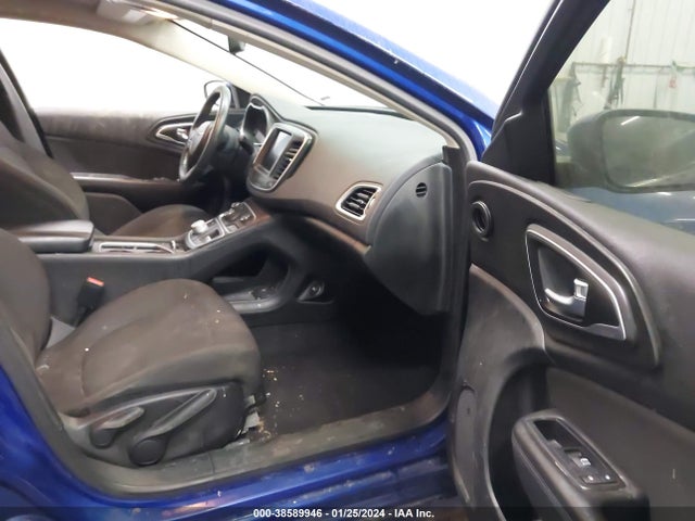 Chrysler 200 Limited 2015 1C3CCCAB5FN672951 Image 5