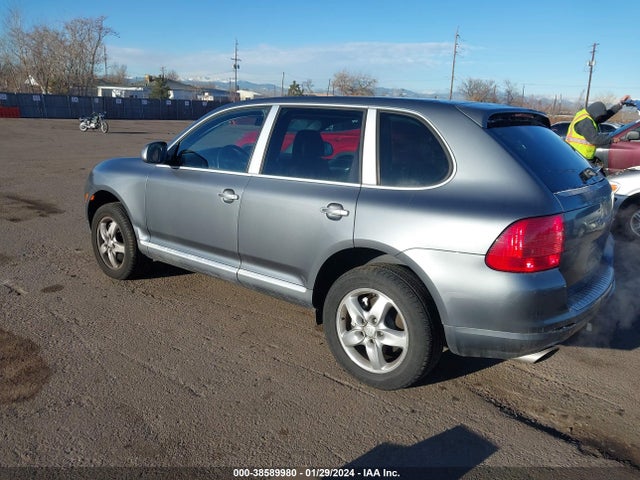 2005 PORSCHE CAYENNE WP1AB29P55LA60936 Photo 2