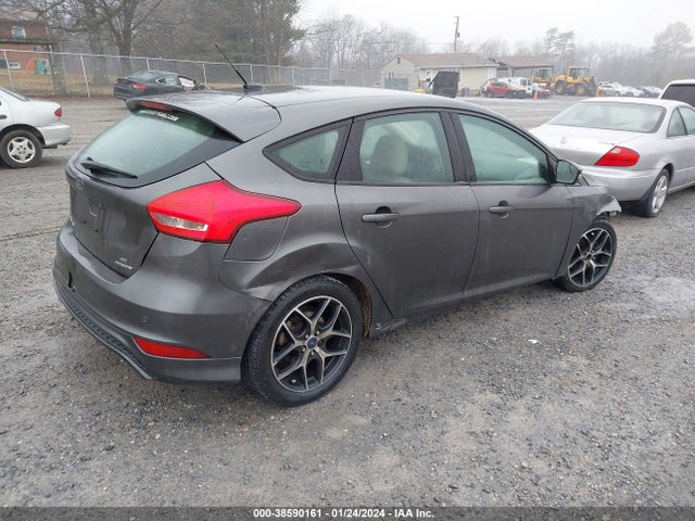 Ford FOCUS SE 2016 1FADP3K29GL251773 Image 4