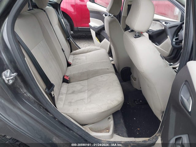 Ford FOCUS SE 2016 1FADP3K29GL251773 Image 8