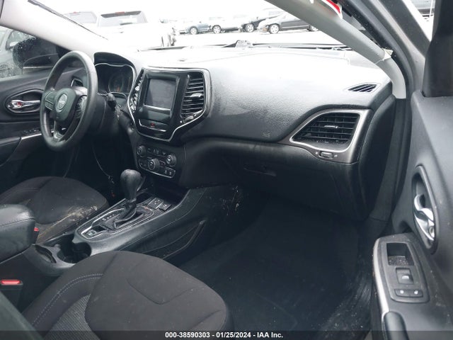1C4PJLCB2KD358531 Jeep Cherokee Latitude Fwd