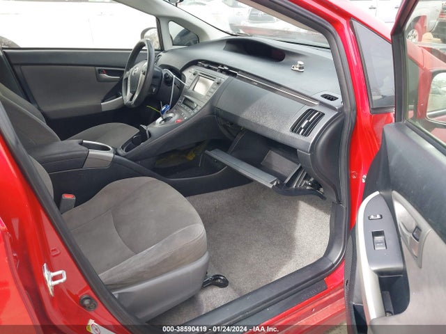Toyota Prius Three 2014 JTDKN3DU9E0367270 Image 5