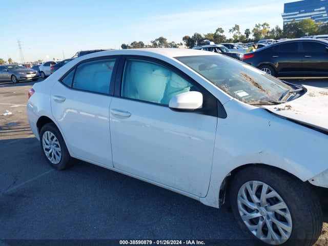 Toyota COROLLA LE 2018 5YFBURHE6JP853768 Image 13