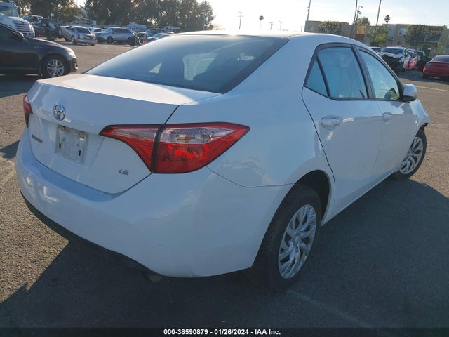 Toyota COROLLA LE 2018 5YFBURHE6JP853768 Image 4
