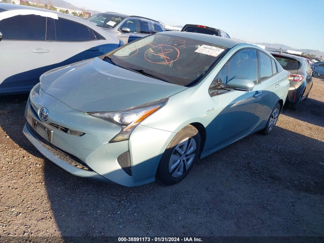 Toyota Prius Three 2018 JTDKARFUXJ3058976 Image 2