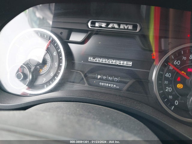 RAM 1500 Laramie  4x4 5'7 Box 2019 1C6SRFJT7KN740927 Image 7