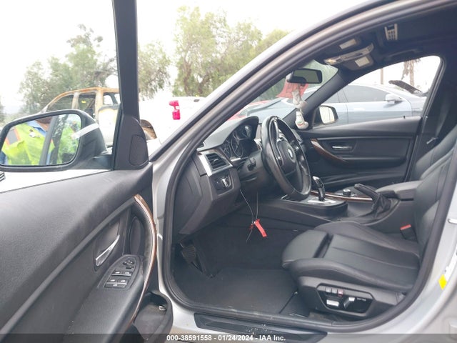 BMW 320i 2016 WBA8E1G54GNU10063 Image 5