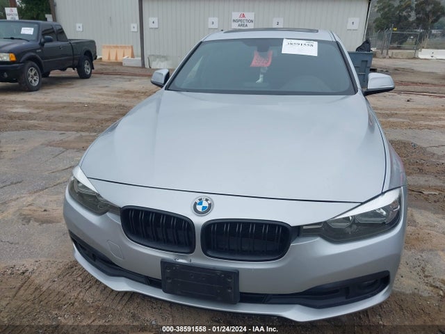 BMW 320i 2016 WBA8E1G54GNU10063 Image 6