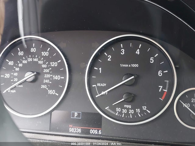 BMW 320i 2016 WBA8E1G54GNU10063 Image 7