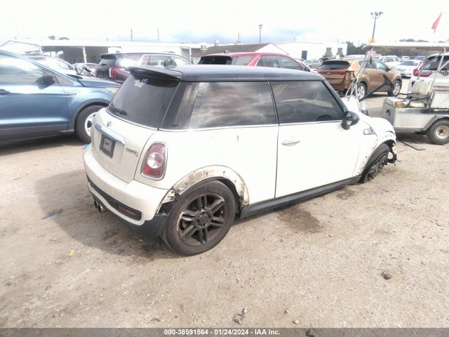 2011 MINI COOPER S WMWSV3C51BTY21559 Photo 3