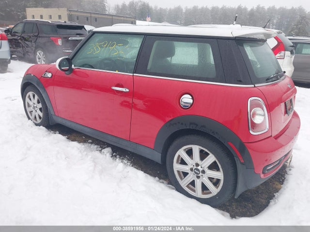 2011 MINI COOPER S WMWSV3C57BTY11859 Photo 2