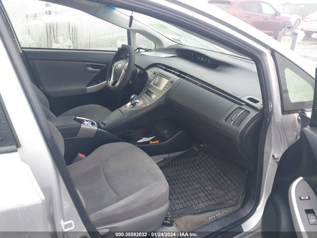 Toyota Prius Two 2014 JTDKN3DU8E0366885 Image 5