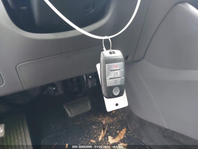 KNDCB3LC6K5302509 KIA NIRO LX