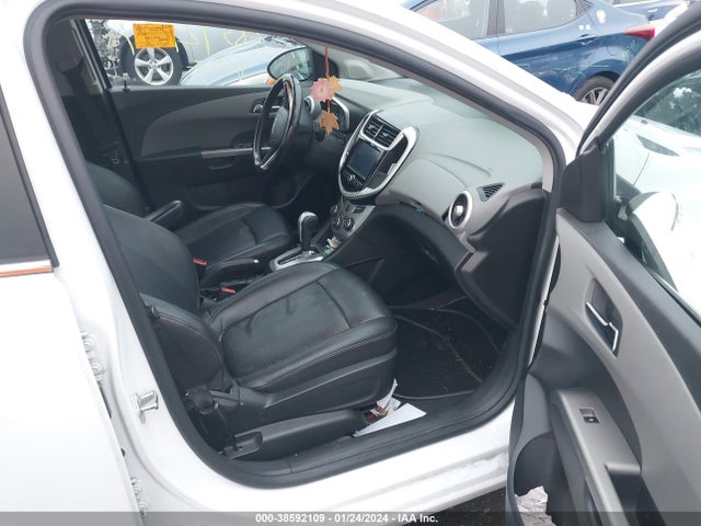 Chevrolet Sonic Premier Auto 2017 1G1JF5SBXH4111103 Image 5