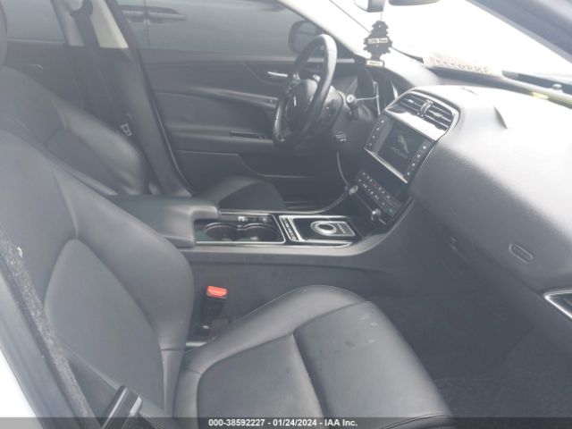 SAJAD4BVXHA958210 Jaguar Xe 35t Premium