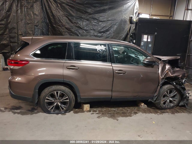 Toyota Highlander Le 2019 5TDBZRFH4KS998752 Image 14