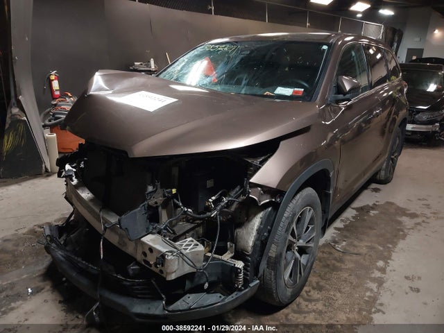 Toyota Highlander Le 2019 5TDBZRFH4KS998752 Image 2