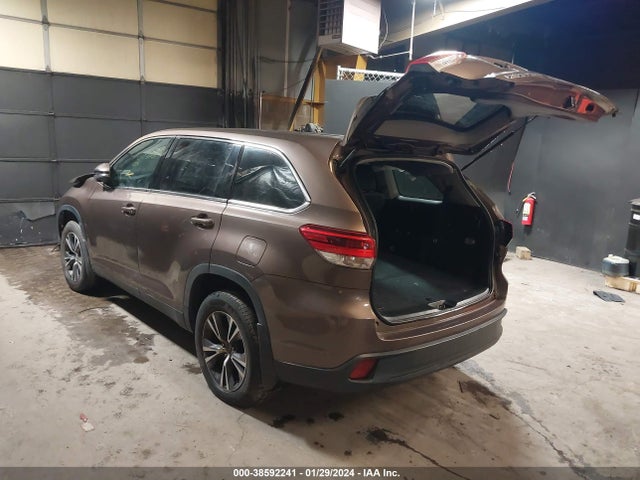 Toyota Highlander Le 2019 5TDBZRFH4KS998752 Image 3
