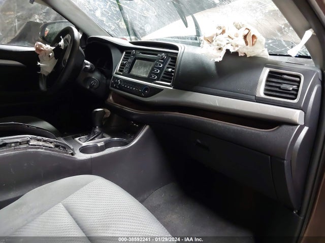 Toyota Highlander Le 2019 5TDBZRFH4KS998752 Image 5