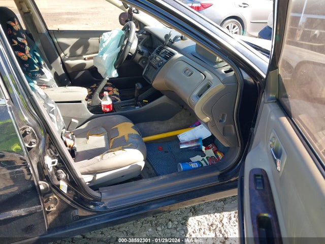 2000 HONDA ACCORD 3.0 EX VIN: 1HGCG1658YA073304
