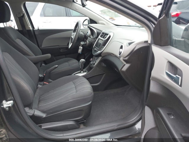 Chevrolet Sonic Lt Auto 2019 1G1JD5SBXK4110059 Image 5