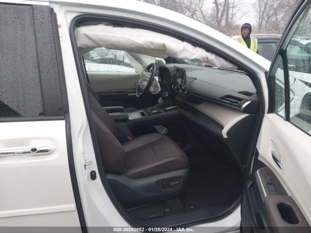 5TDERKEC0MS006572 Toyota Sienna Platinum
