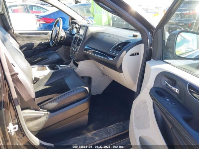 2C4RDGCG6JR205326 Dodge Grand Caravan Sxt