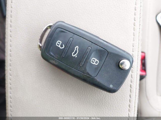 2019 VOLKSWAGEN BEETLE 2.0T SE VIN: 3VWJD7AT0KM717313