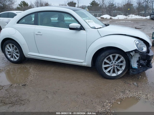 2019 VOLKSWAGEN BEETLE 2.0T SE VIN: 3VWJD7AT0KM717313