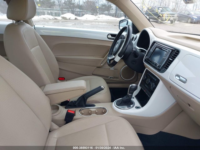 2019 VOLKSWAGEN BEETLE 2.0T SE VIN: 3VWJD7AT0KM717313