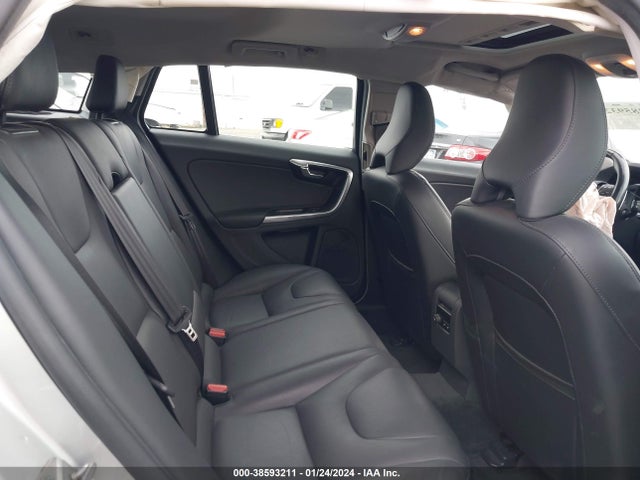 YV140MEMXF1270175 Volvo V60 T5 Platinum
