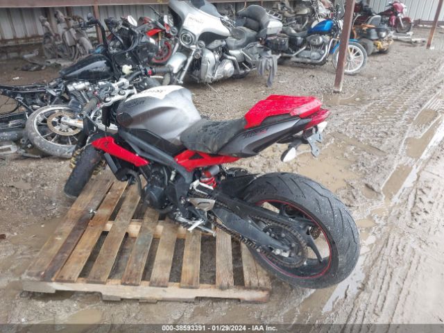 2016 TRIUMPH MOTORCYCLE STREET TRIPLE SMTL03NEXGT746064 Photo 2