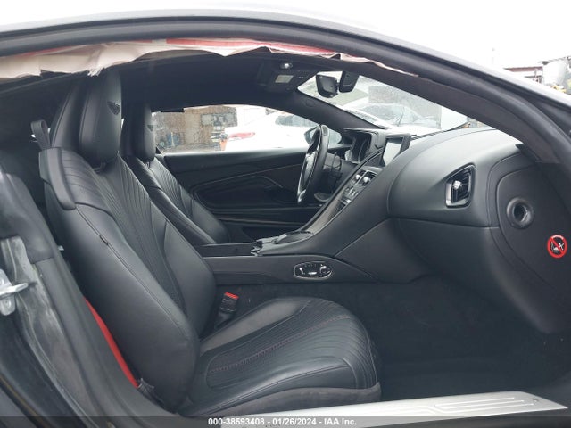 Aston Martin Db11 Launch Edition 2017 SCFRMFAV8HGL02083 Image 5