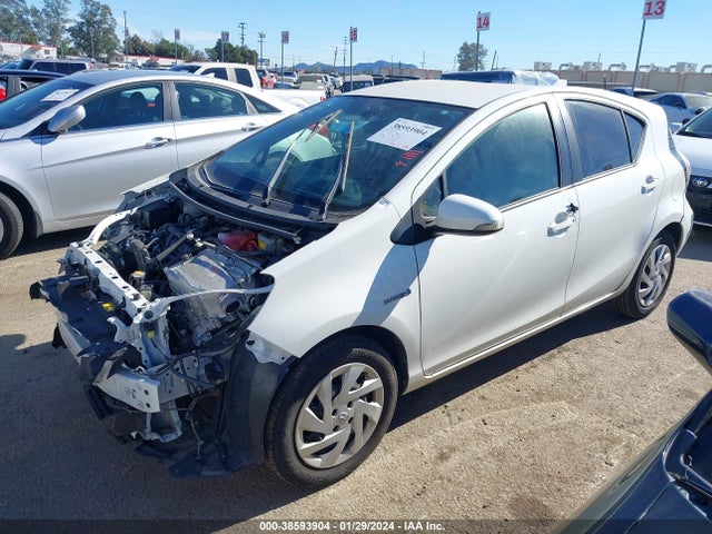 Toyota Prius C One 2015 JTDKDTB33F1583754 Image 2