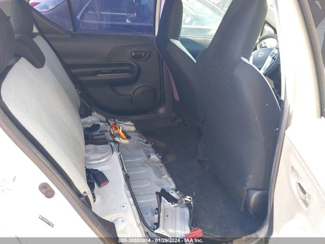 Toyota Prius C One 2015 JTDKDTB33F1583754 Image 8