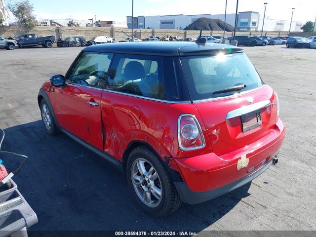 2011 MINI COOPER WMWSU3C53BT096839 Photo 2
