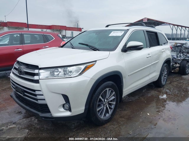 Toyota Highlander Xle 2018 5TDJZRFH7JS532128 Image 2