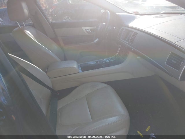 2013 JAGUAR XF SAJWJ0EF4D8S83113 Photo 4