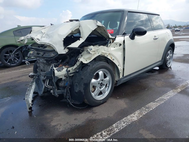 2011 MINI COOPER WMWSU3C50BT094868 Photo 1