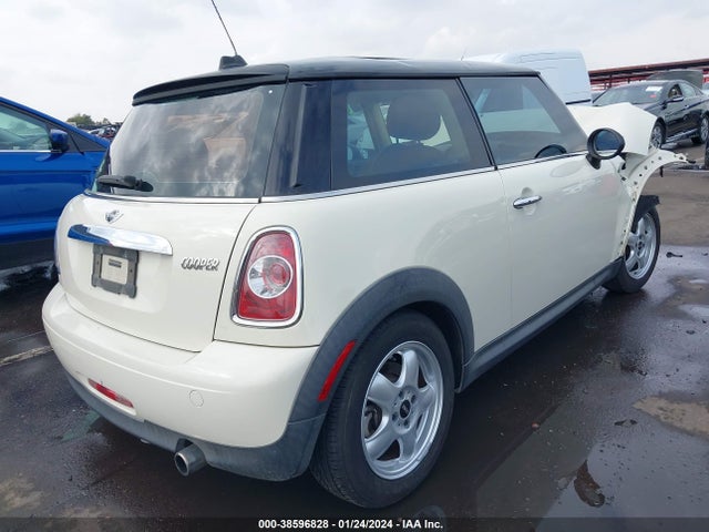 2011 MINI COOPER WMWSU3C50BT094868 Photo 3