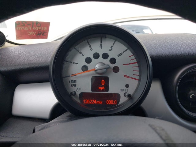 2011 MINI COOPER WMWSU3C50BT094868 Photo 6