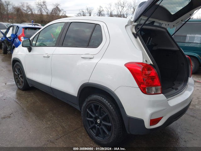 Chevrolet TRAX LS 2018 KL7CJKSBXJB584432 Image 3