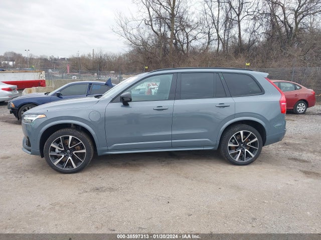 2023 VOLVO XC90 RECHARGE PLUG-IN HYBRID T8 PLUS DARK THEME 7-SEATER VIN: YV4H60CW7P1965182