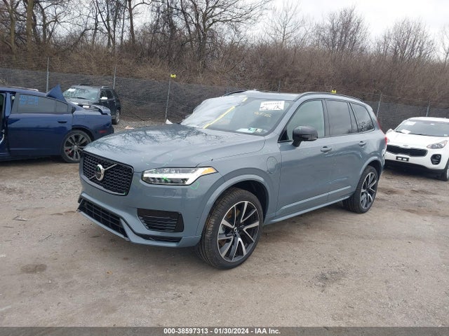 2023 VOLVO XC90 RECHARGE PLUG-IN HYBRID T8 PLUS DARK THEME 7-SEATER VIN: YV4H60CW7P1965182
