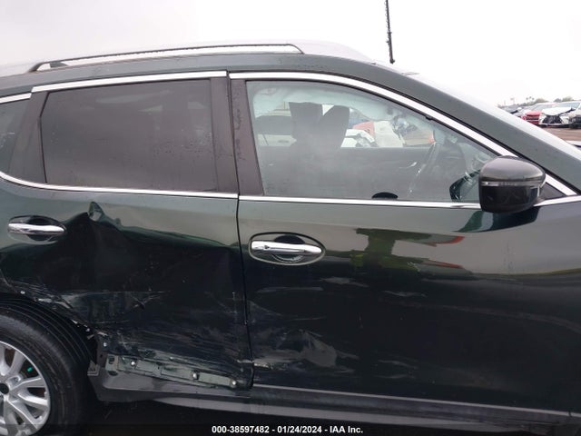 2018 NISSAN ROGUE SV VIN: 5N1AT2MV4JC820901